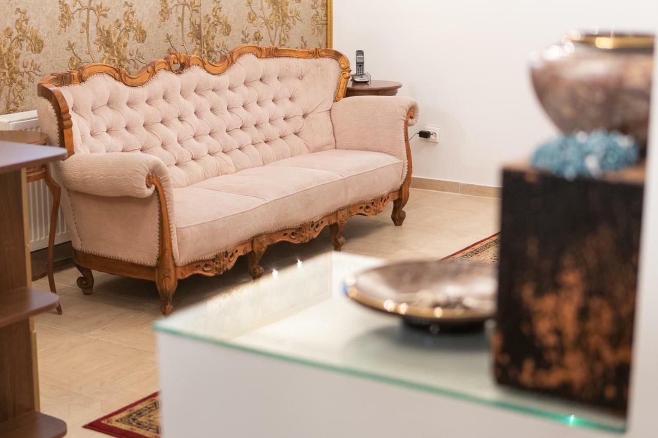 Batistei Bourgeois Apartment Bucharest