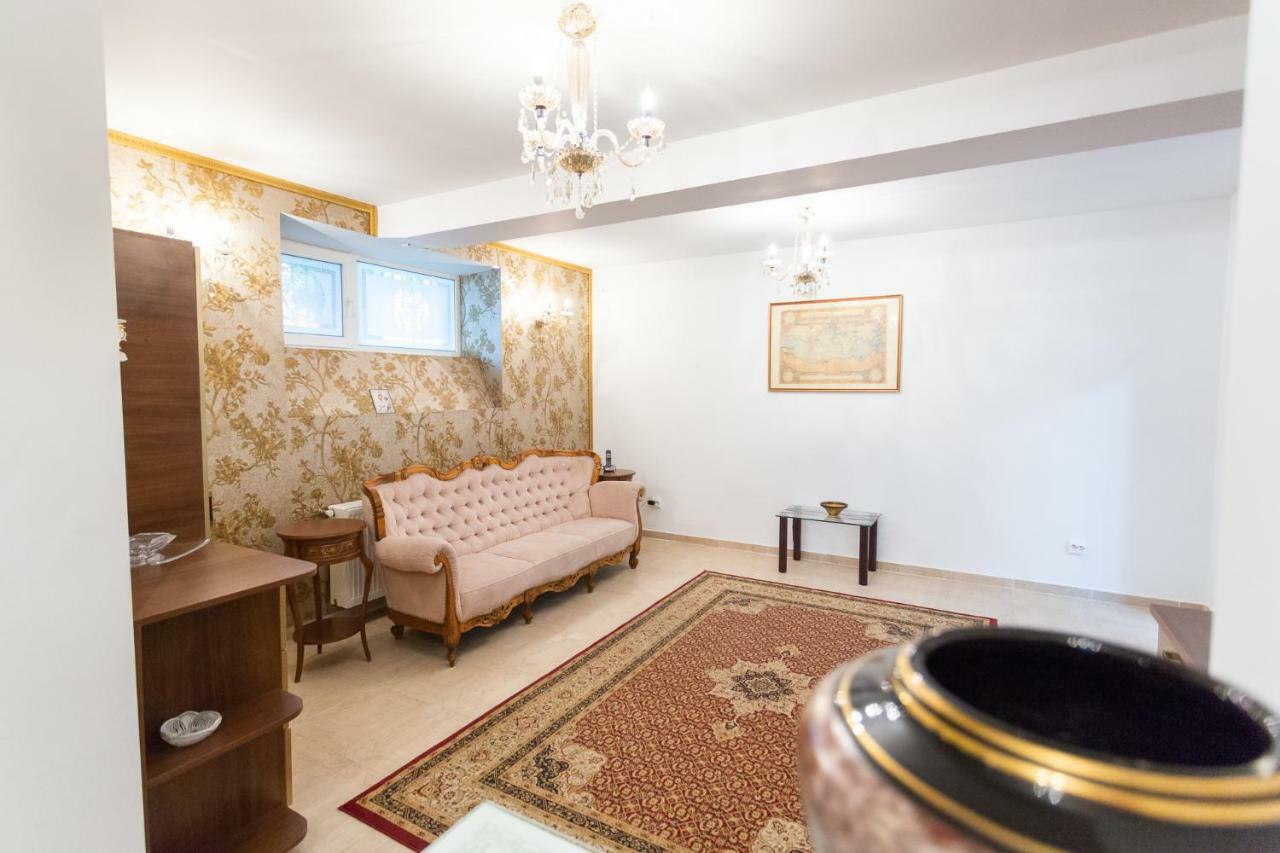 Batistei Bourgeois Apartment Bucharest