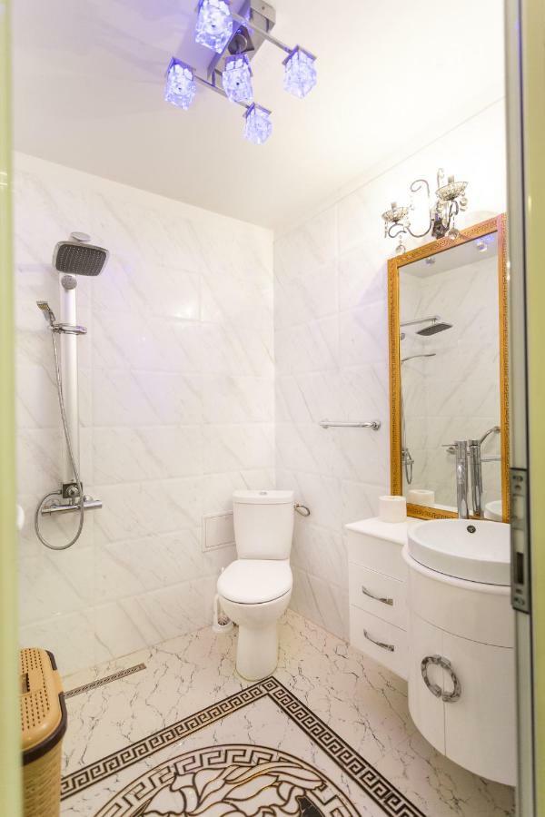 Batistei Bourgeois Apartment Bucharest