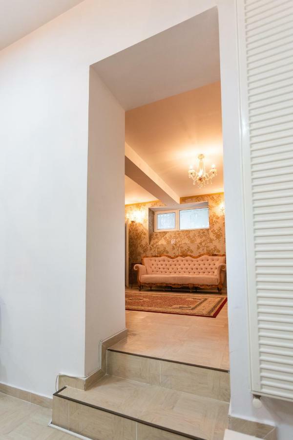 Apartment Batistei Bourgeois Bucharest